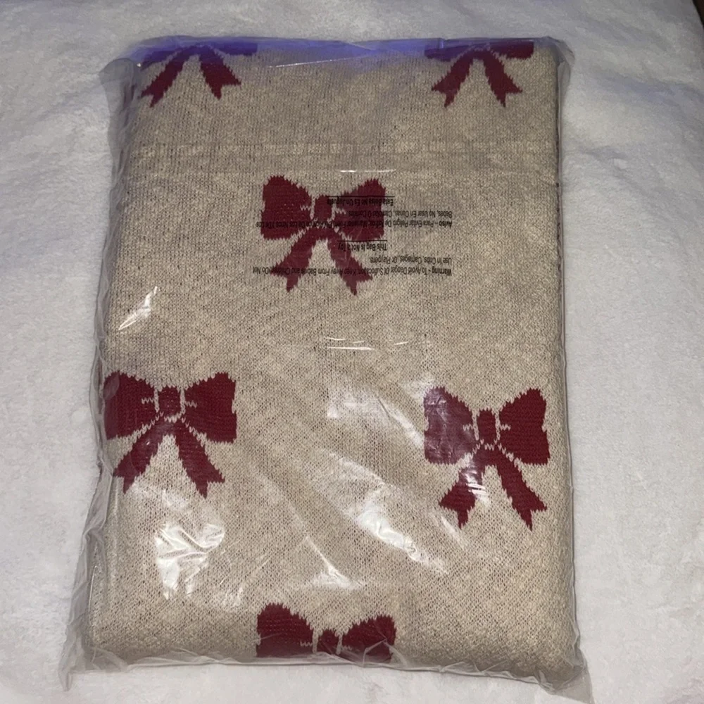 JINGLES & JOY Red Bow Knitted CHRISTMAS Holiday Throw Blanket Red and Beige